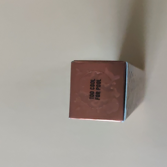MAC LIPGLASS Too Cool For Pool - Picture 2 of 2